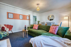Brewery Loft - 3 Bedroom Bright Spacious apartment in the centre of town, Wifi, Netflix